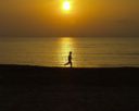 Cour sur la Plage au tomber du soleil.